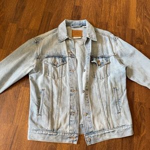 Levi’s light wash denim jacket